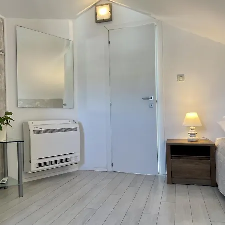 Simply The Ντουμπρόβνικ